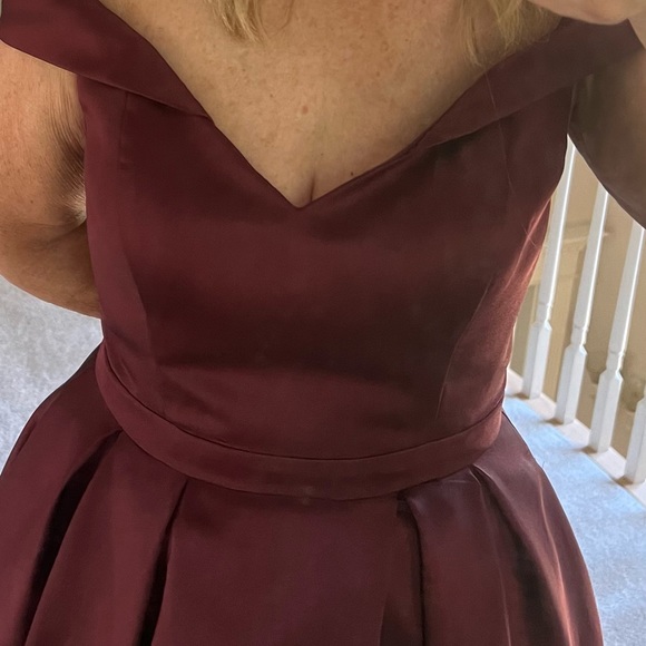 Elegant Xscape high-low gown - Picture 4 of 8